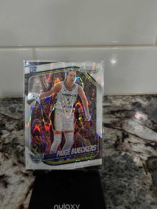 Panini Other - Paige Bueckers RC -  White Seismic Prizm - #5 - Excellent condition